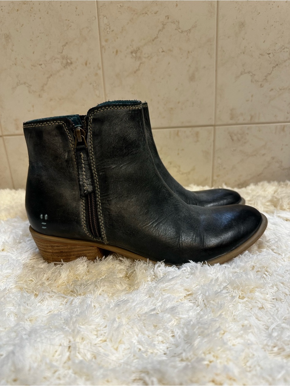 ROAN by Bed Stu Liz Black Epica size 9 M